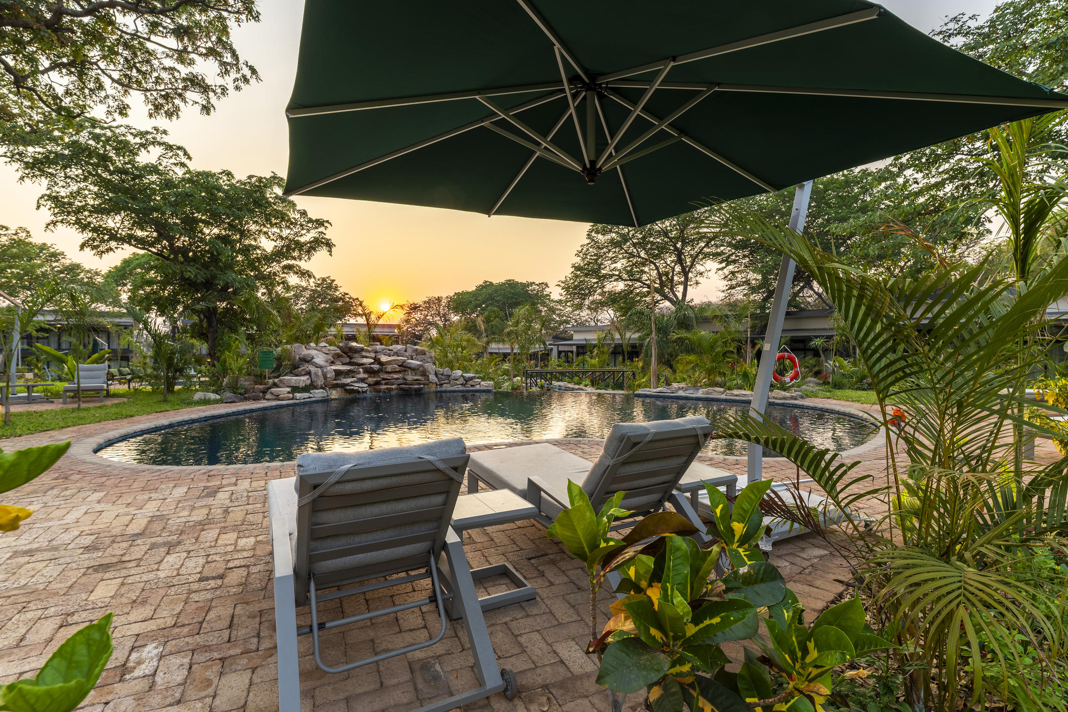 Waterfalls Lodge thumbnail 16